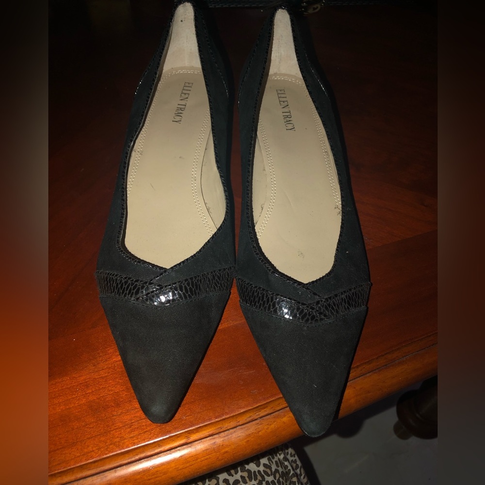 Prwnd Ellen Tracy Kelli suede pumps size 11.Black worn once “as is” kitten heel